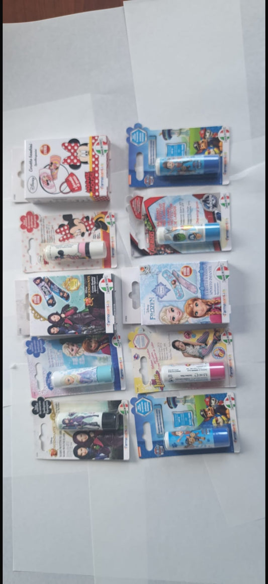 Mix Disney labelo i flasteri